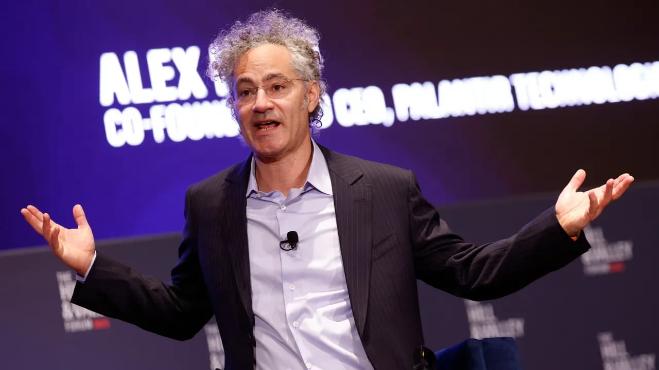 https://stocktwits.com/news articles/markets/equity/alex karp pltr stock otherworldly q2 deutsche bank bullish 200 pt jefferies caution/cZo5itORJE9 https://stocktwits.com/news articles/markets/equity/alex karp pltr stock otherworldly q2 deutsche bank bullish 200 pt jefferies caution/cZo5itORJE9