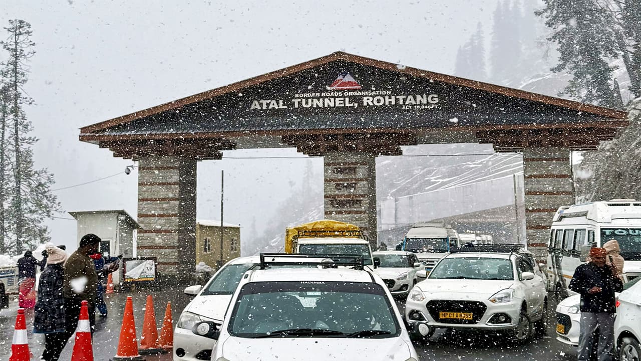 Visual of snow covered hills near South Portal of Atal Tunnel (File Photo/ANI) Visual of snow covered hills near South Portal of Atal Tunnel (File Photo/ANI)