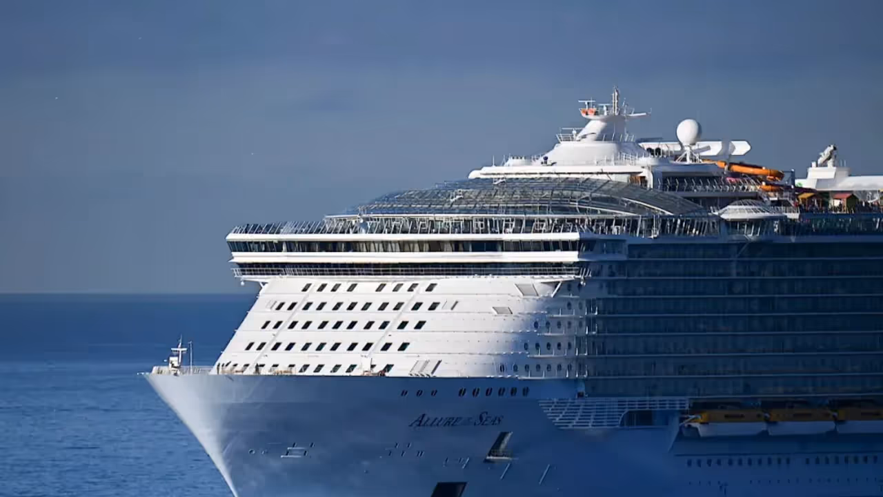 https://stocktwits.com/news articles/markets/equity/royal caribbean appoints ceo jason liberty as chair ending richard fains 37 year run/chl3z7rRbUK
