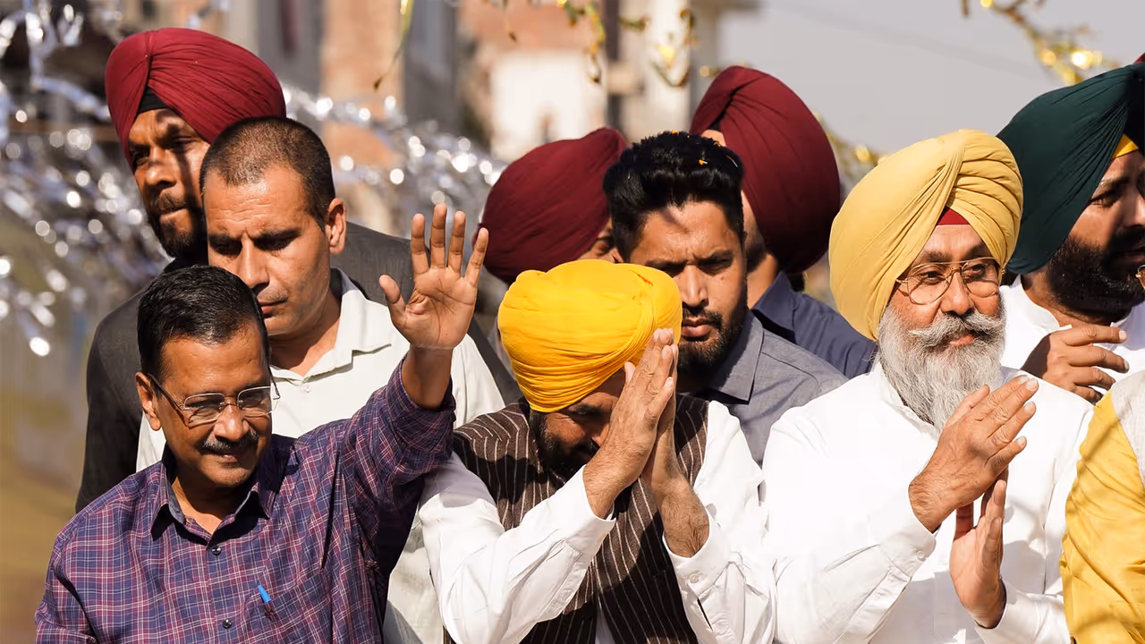 AAP Convenor Arvind Kejriwal with Punjab CM Bhagwant Mann during a roadshow in Tarn Taran (Photo/ANI)