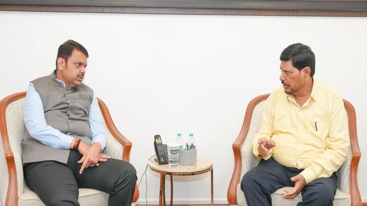 Maharashtra CM Devendra Fadnavis meets RPI A President Ramdas Athawale (Photo/ RPI(A)) Maharashtra CM Devendra Fadnavis meets RPI A President Ramdas Athawale (Photo/ RPI(A))