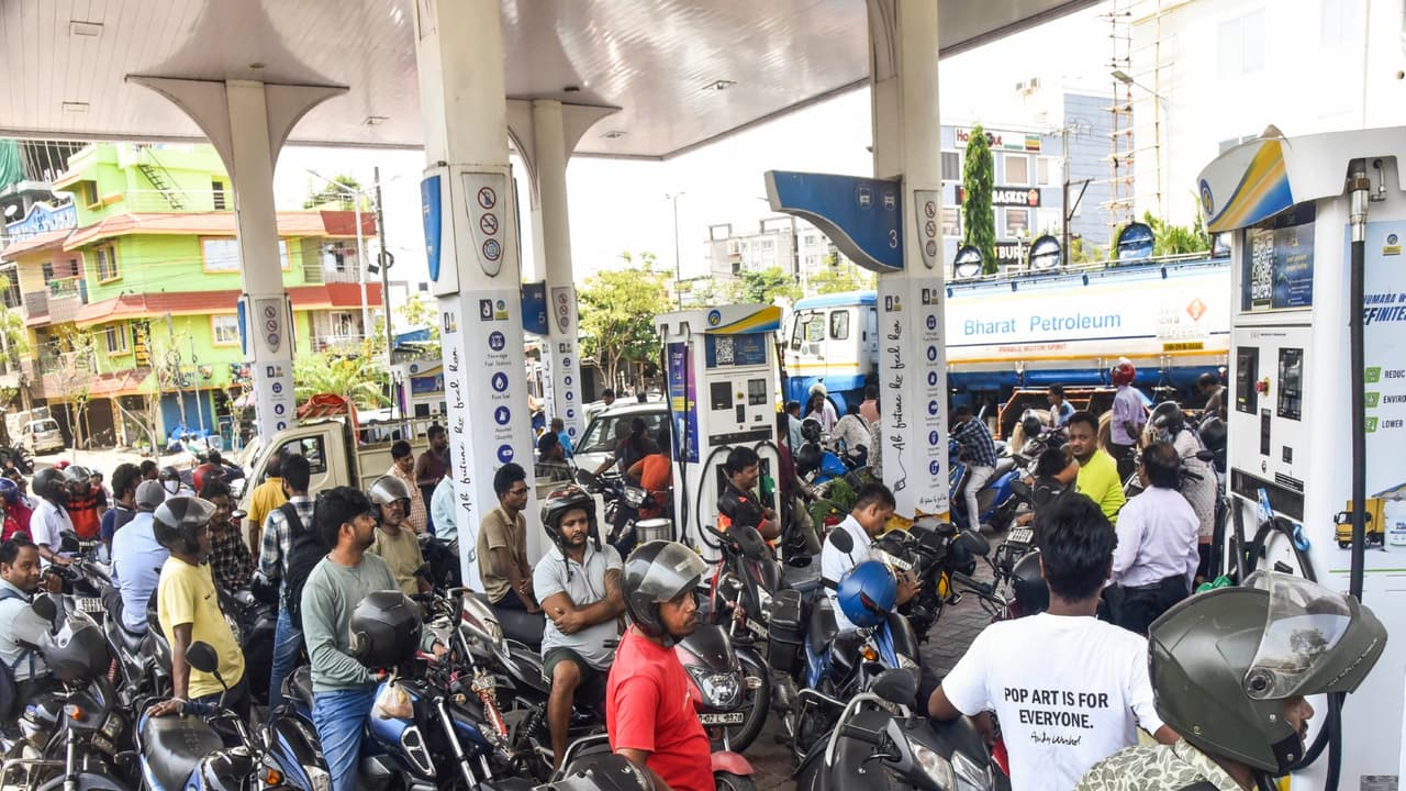 A large crowd of people on two wheelers queues up at petrol pump (Photo/ANI) A large crowd of people on two wheelers queues up at petrol pump (Photo/ANI)