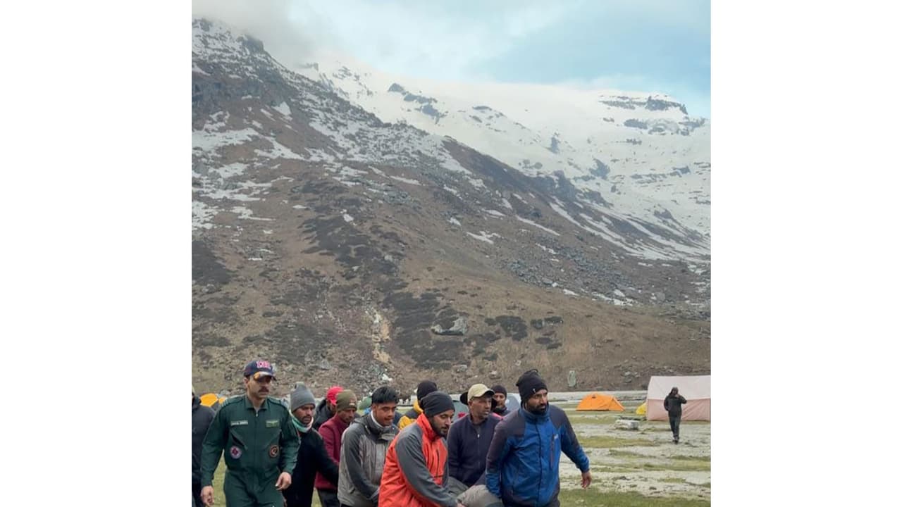 NCC Mount Deo Tibba expedition team rescues injured British cinematographer (Photo/ANI) NCC Mount Deo Tibba expedition team rescues injured British cinematographer (Photo/ANI)