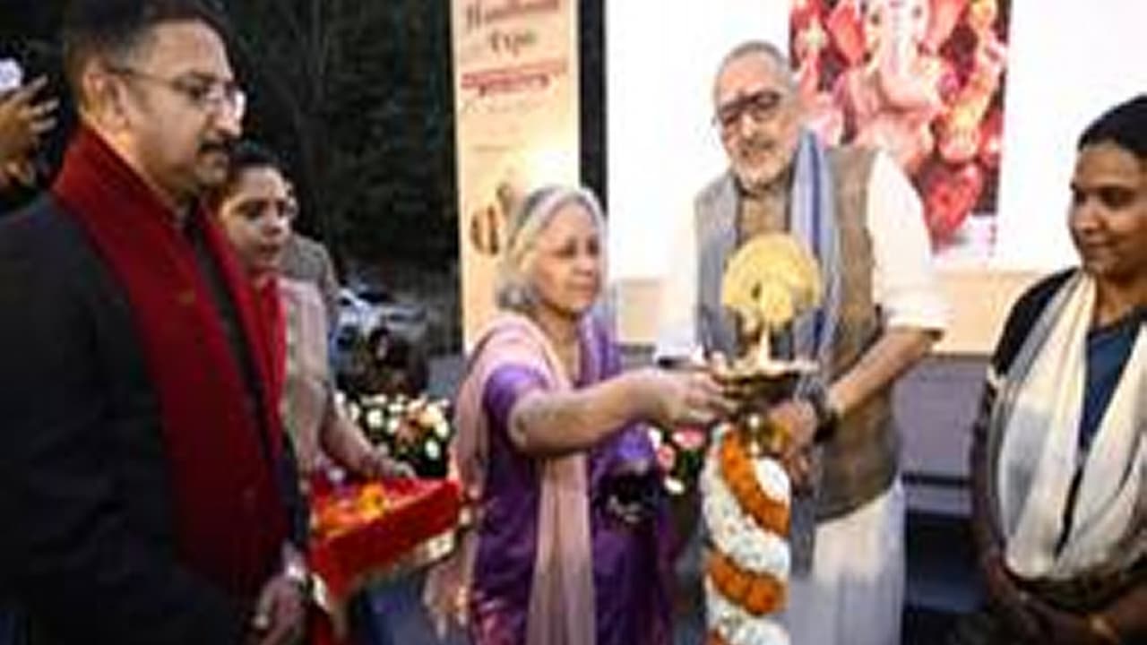 Union Minister Giriraj Singh inaugurates Special Handloom Expo (Photo/PIB) Union Minister Giriraj Singh inaugurates Special Handloom Expo (Photo/PIB)