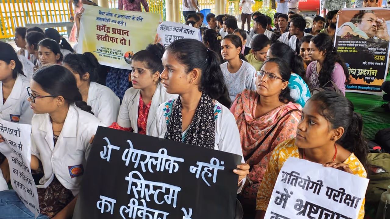 Students are staging protest in Bhopal (Photo/ANI) Students are staging protest in Bhopal (Photo/ANI)