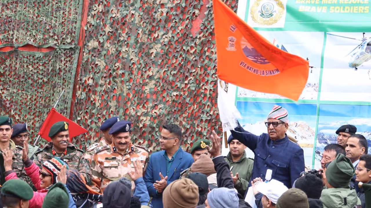 Sikkim Governor Om Prakash Mathur flags off Yatra (Photo/X@OmMathur_Raj) Sikkim Governor Om Prakash Mathur flags off Yatra (Photo/X@OmMathur_Raj)