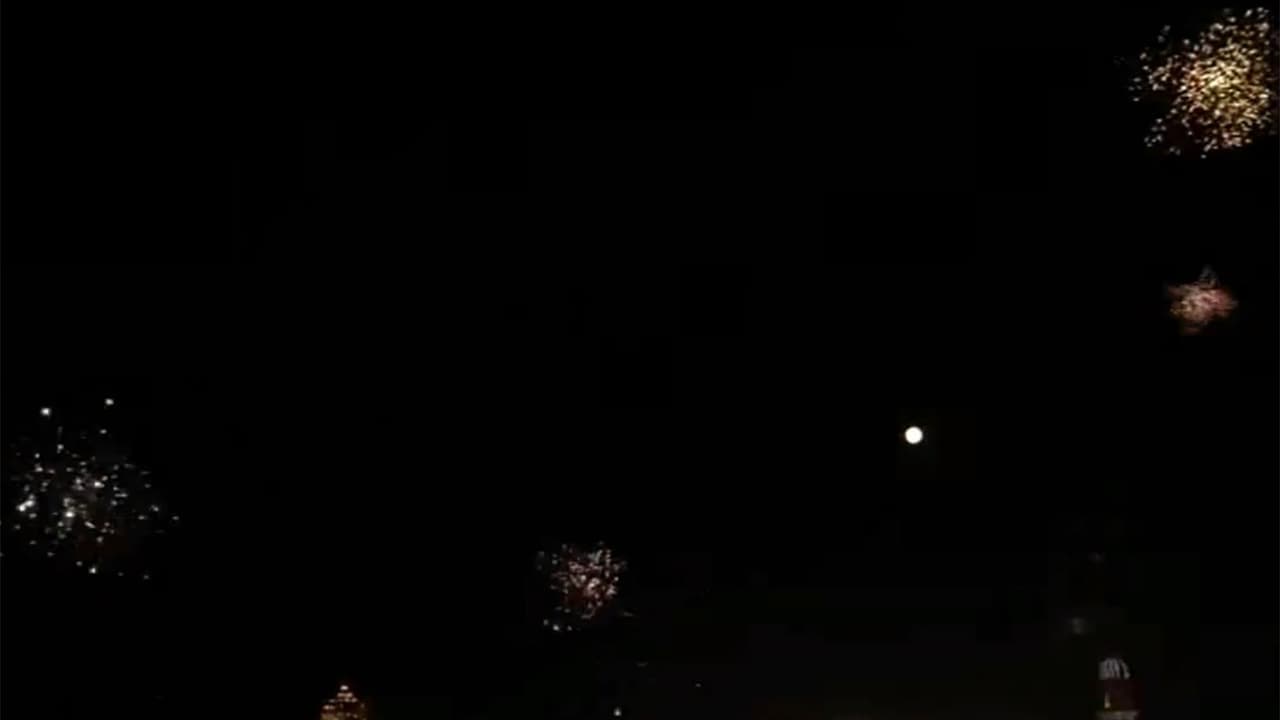 Fireworks adorn sky at Amritsar's Golden Temple on the occasion of Guru Nanak Jayanti 2025 (Photo/ANI) Fireworks adorn sky at Amritsar's Golden Temple on the occasion of Guru Nanak Jayanti 2025 (Photo/ANI)