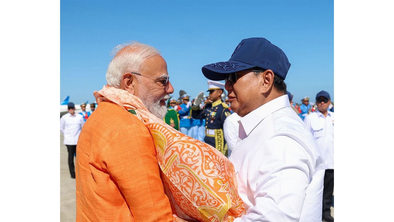 Before Prime Minister Narendra Modi's departure to Australia, Indonesian President Prabowo Subianto personally seeing him off (Photo/X/@narendramodi) Before Prime Minister Narendra Modi's departure to Australia, Indonesian President Prabowo Subianto personally seeing him off (Photo/X/@narendramodi)