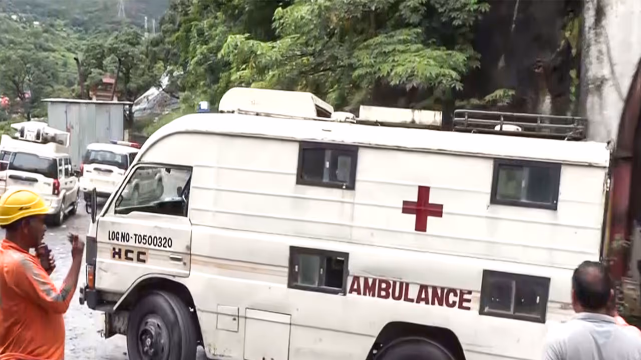 A pregnant woman in labour had to be carried for nearly seven kilometres on an ambulance stretcher (File photo/ANI) A pregnant woman in labour had to be carried for nearly seven kilometres on an ambulance stretcher (File photo/ANI)