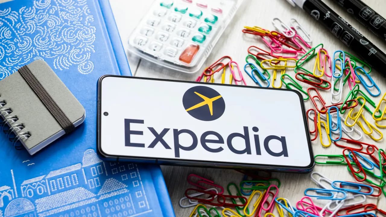 https://stocktwits.com/news articles/markets/equity/expedia gets price target hikes after strong q2 outlook raise retail extremely bullish/chrzzpLRdBR