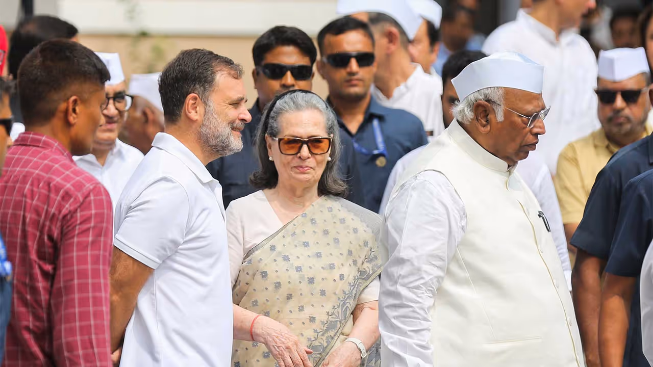 Congress Parliamentary Party (CPP) Chairperson Sonia Gandhi, Lok Sabha LoP Rahul Gandhi, and AICC President Mallikarjun Kharge (File Photo/ANI) Congress Parliamentary Party (CPP) Chairperson Sonia Gandhi, Lok Sabha LoP Rahul Gandhi, and AICC President Mallikarjun Kharge (File Photo/ANI)