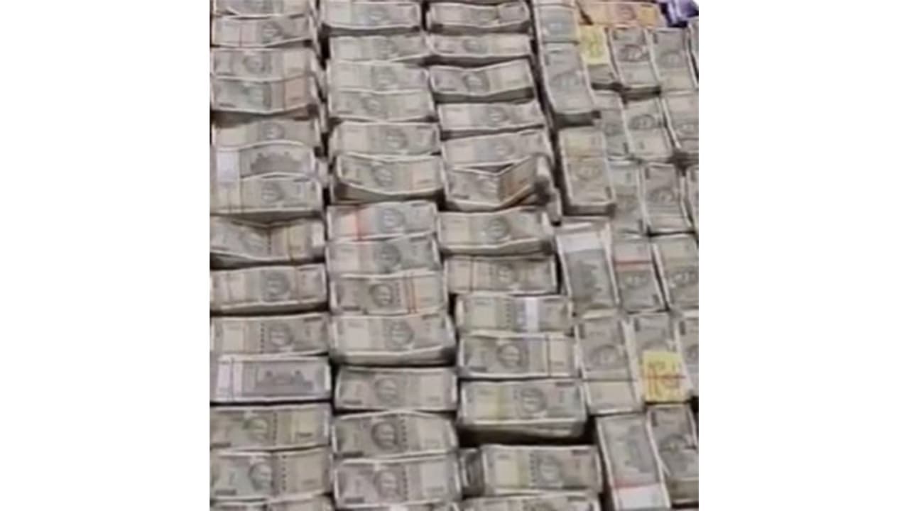 Odisha Vigilance seizes over Rs 4 crore cash from Deputy Director of Mines’ residence in Bhubaneswar (Photo/Odisha Vigilance) Odisha Vigilance seizes over Rs 4 crore cash from Deputy Director of Mines’ residence in Bhubaneswar (Photo/Odisha Vigilance)