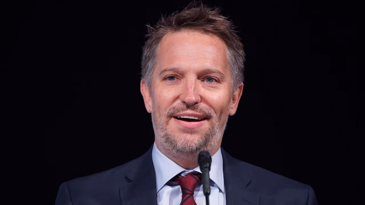 https://stocktwits.com/news articles/markets/equity/msft linked in chief ryan roslansky to exit as ai leadership shake up continues/cZD0XBSRB0B https://stocktwits.com/news articles/markets/equity/msft linked in chief ryan roslansky to exit as ai leadership shake up continues/cZD0XBSRB0B