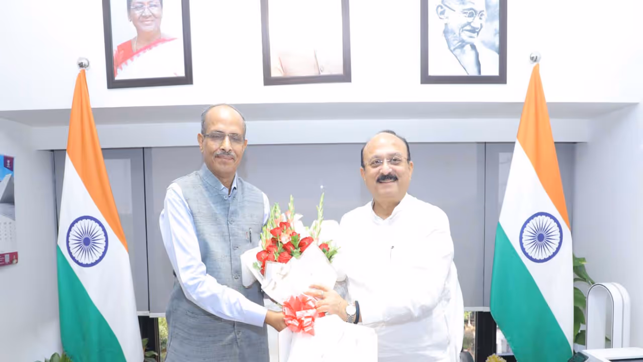 Retired IAS officer SCL Das takes charge as DERC chairman (Photo/X @ashishsood_bjp) Retired IAS officer SCL Das takes charge as DERC chairman (Photo/X @ashishsood_bjp)