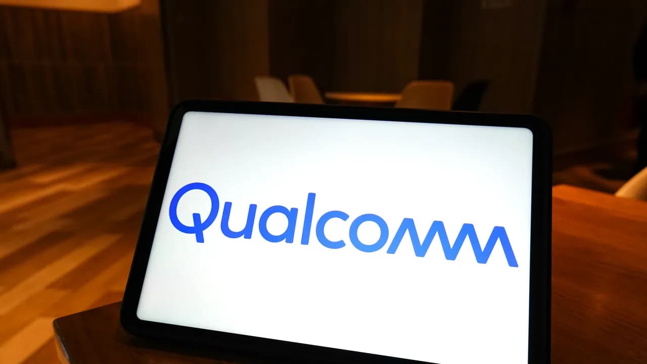 https://stocktwits.com/news articles/markets/equity/qualcomm launches two new smartphone chips as ai push intensifies qcom stock edges lower after hours/cZM5bWWRB7i https://stocktwits.com/news articles/markets/equity/qualcomm launches two new smartphone chips as ai push intensifies qcom stock edges lower after hours/cZM5bWWRB7i