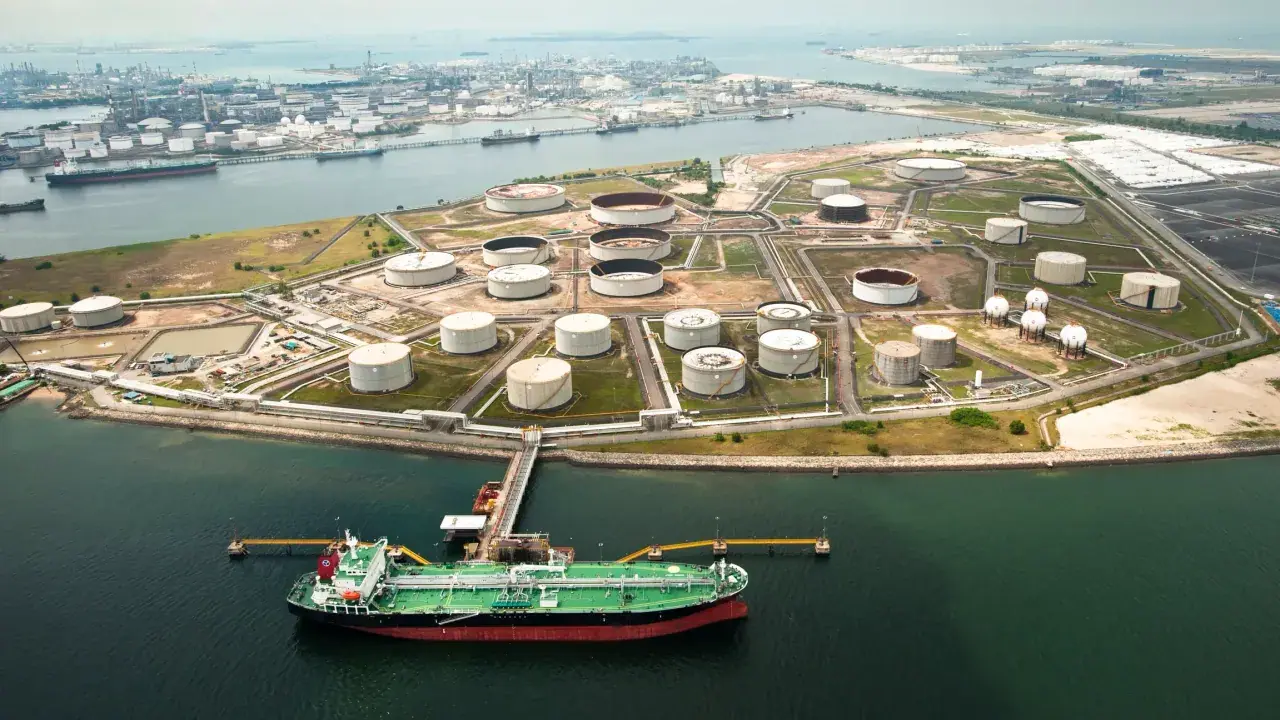 https://stocktwits.com/news articles/markets/equity/chevron reportedly seeking buyers for singapore refinery stake amid cost cutting drive/chlxXr2RRPX