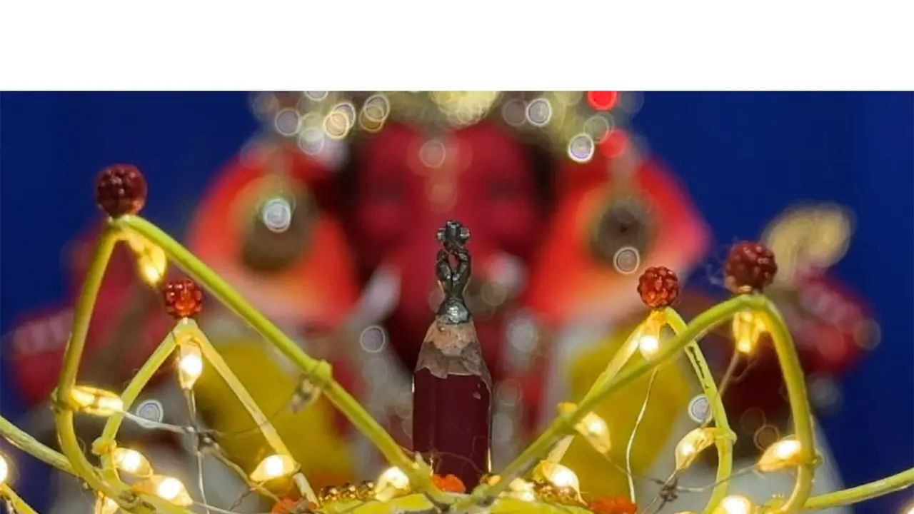 Miniature Ganpati on pencil tip (Photo/ANI) Miniature Ganpati on pencil tip (Photo/ANI)
