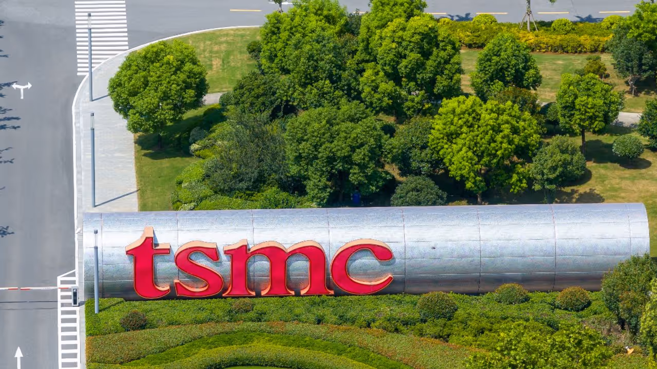 TSMC Stock Edges Lower Despite Barclays’ Bullish Stance, Price Target Cuts For Qualcomm, Intel, AMAT: Retail Sentiment Cools TSMC Stock Edges Lower Despite Barclays’ Bullish Stance, Price Target Cuts For Qualcomm, Intel, AMAT: Retail Sentiment Cools