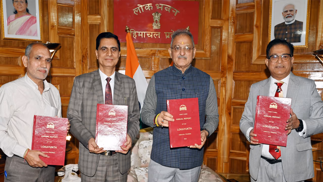 Justice (Retd.) Chander Bhushan Barowalia calls on Governor (Photo/PIB) Justice (Retd.) Chander Bhushan Barowalia calls on Governor (Photo/PIB)