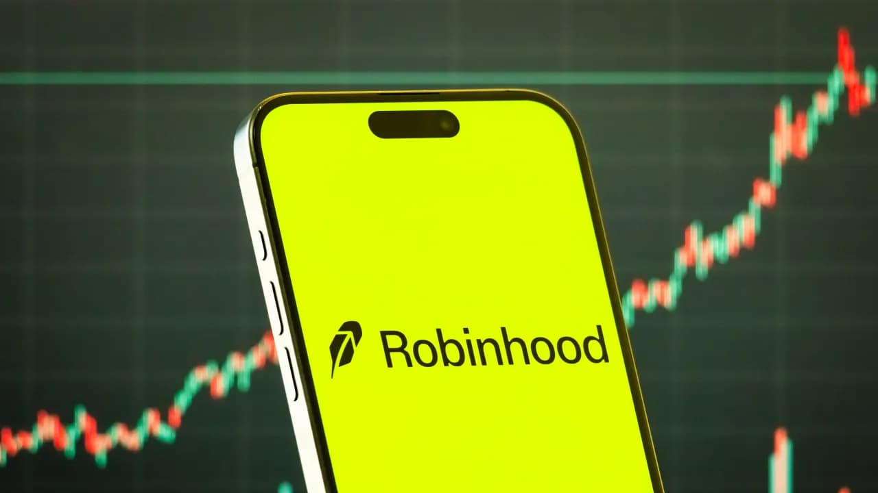 https://stocktwits.com/news articles/markets/equity/hood stock forms golden cross for first time in over 2 5 years but retail stands by bearish bet/cZojOb5RJaV https://stocktwits.com/news articles/markets/equity/hood stock forms golden cross for first time in over 2 5 years but retail stands by bearish bet/cZojOb5RJaV