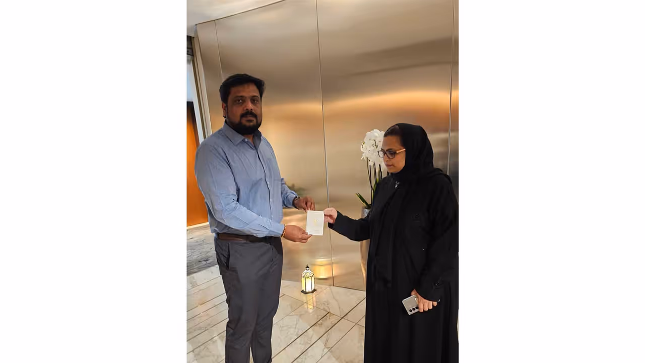 Nazneen Mohammed (right) stuck at Doha aiport for 15 days (Photo/ANI) Nazneen Mohammed (right) stuck at Doha aiport for 15 days (Photo/ANI)