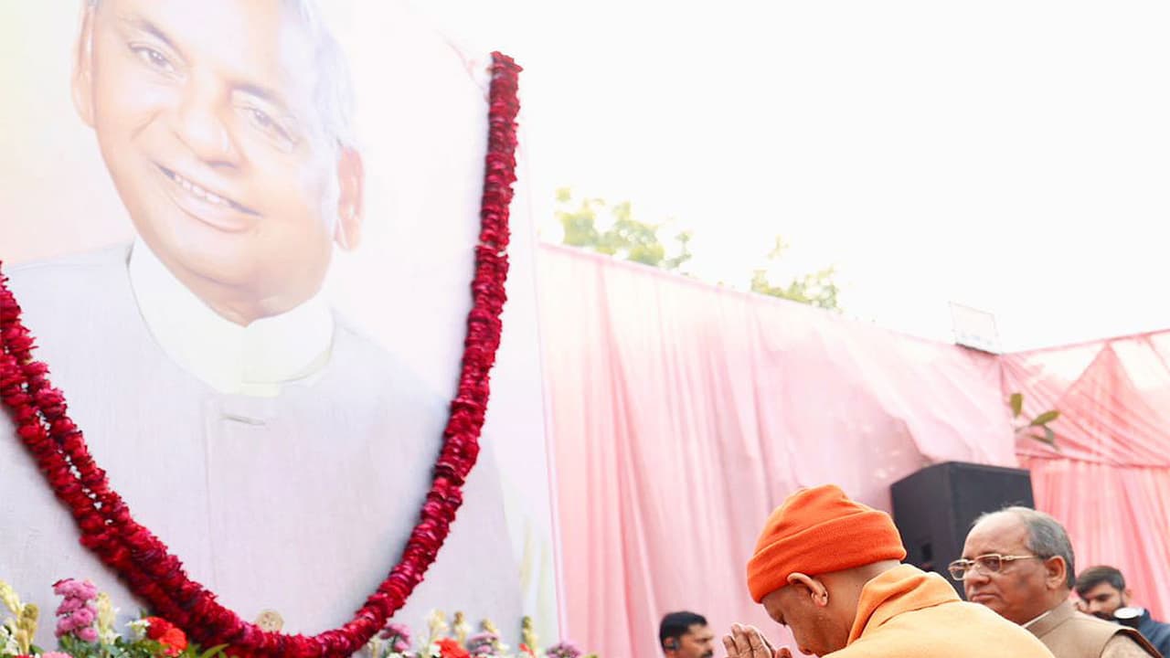 UP CM Yogi Adityanath pays tribute to Kalyan Singh (Photo/X@myogiadityanath) UP CM Yogi Adityanath pays tribute to Kalyan Singh (Photo/X@myogiadityanath)