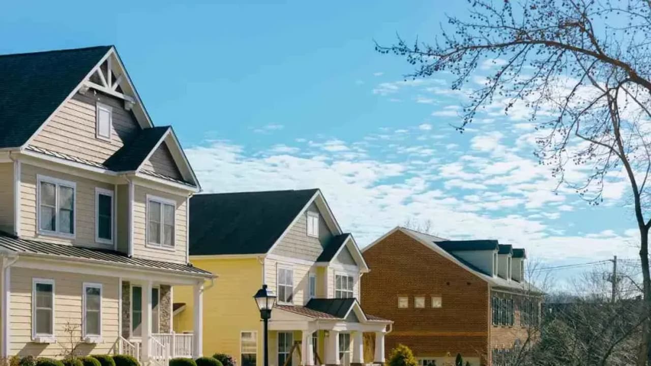 https://stocktwits.com/news articles/markets/equity/wall street analyst picks dr horton over lennar and pulte group here s the valuation case for each rating/cZmAxc3R7FS https://stocktwits.com/news articles/markets/equity/wall street analyst picks dr horton over lennar and pulte group here s the valuation case for each rating/cZmAxc3R7FS