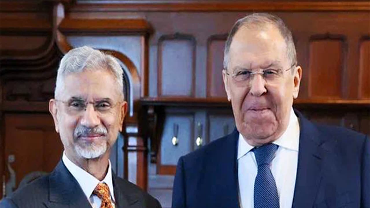 Russia's Foreign Minister Sergey Lavrov with External Affairs Minister S Jaishankar in Moscow (File Photo/ANI)