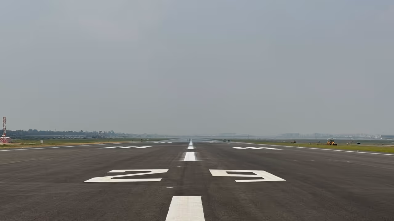 11R/29L runway at Indira Gandhi International Airport, Delhi (Photo/DelhiAirport) 11R/29L runway at Indira Gandhi International Airport, Delhi (Photo/DelhiAirport)
