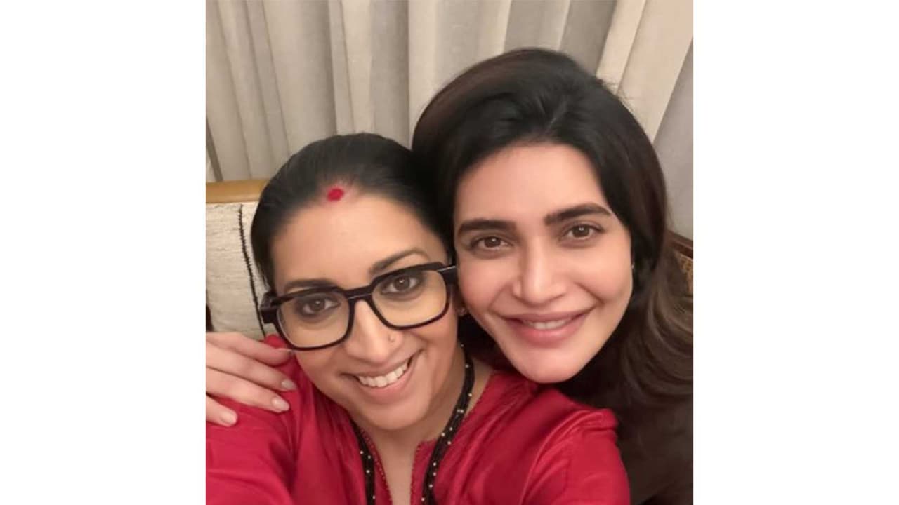 Smriti Irani and Karishma Tanna (Image source: Karishma's Instagram) Smriti Irani and Karishma Tanna (Image source: Karishma's Instagram)