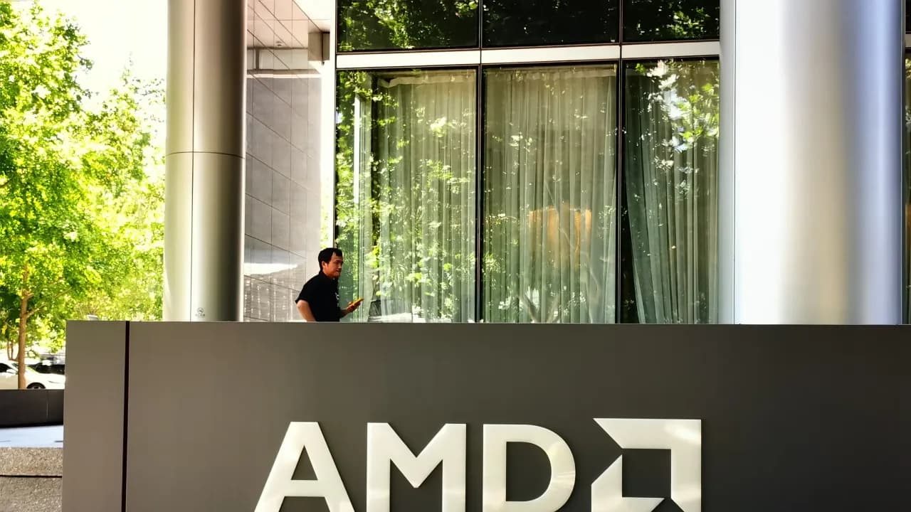 https://stocktwits.com/news articles/markets/equity/amd q3 outlook beats estimates but valuation conerns persist/cZo5DWIRJ41 https://stocktwits.com/news articles/markets/equity/amd q3 outlook beats estimates but valuation conerns persist/cZo5DWIRJ41
