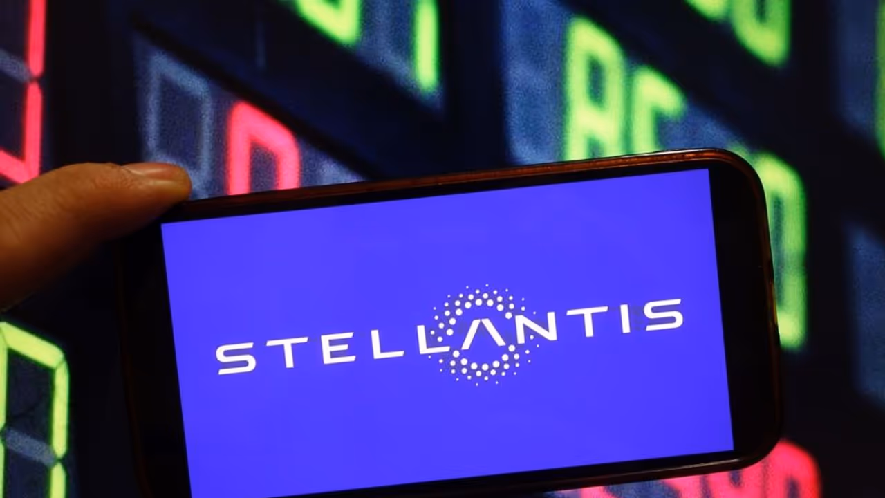https://stocktwits.com/news articles/markets/equity/stellantis new ceo takes charge announces leadership changes/chm5T4nRR5M