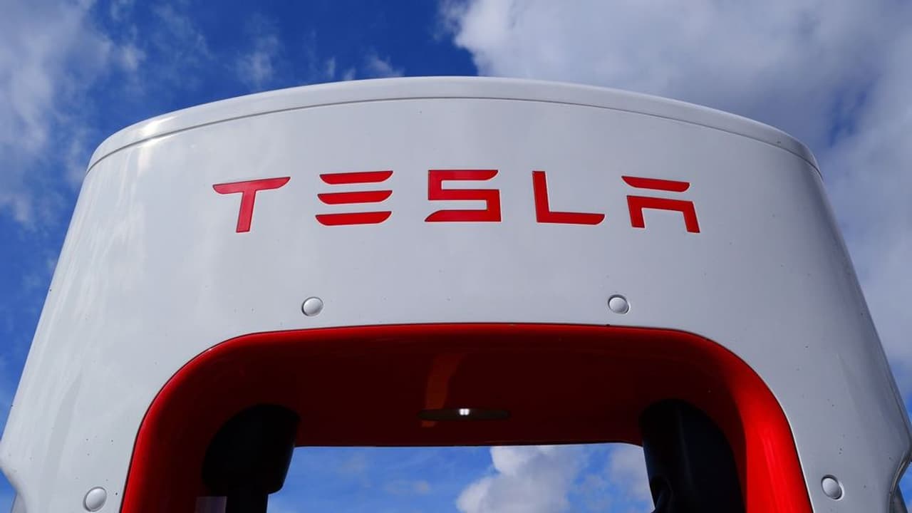 https://stocktwits.com/news articles/markets/equity/tesla halts v3 supercharger production in new york/cZ3PEpcRIQb https://stocktwits.com/news articles/markets/equity/tesla halts v3 supercharger production in new york/cZ3PEpcRIQb