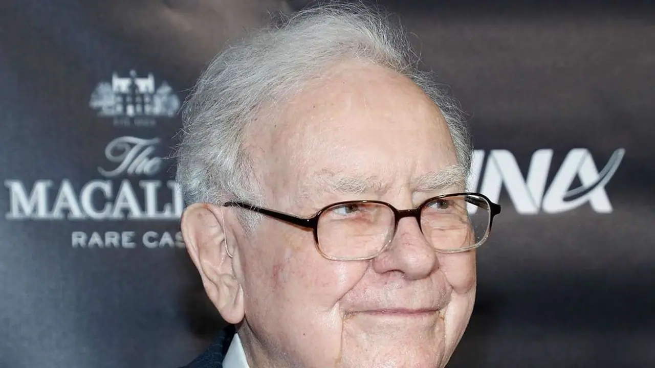 https://stocktwits.com/news articles/markets/equity/berkshire hathaway slashes bank holdings filings show mystery stock build up/chiv6OURbnZ