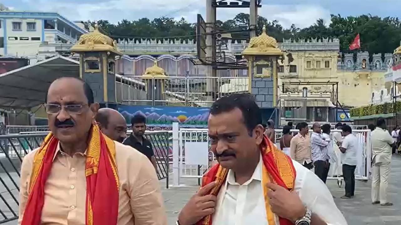 MLA Kamineni Srinivas, Telugu actor and producer Bandla Ganesh (Photo/ANI) MLA Kamineni Srinivas, Telugu actor and producer Bandla Ganesh (Photo/ANI)