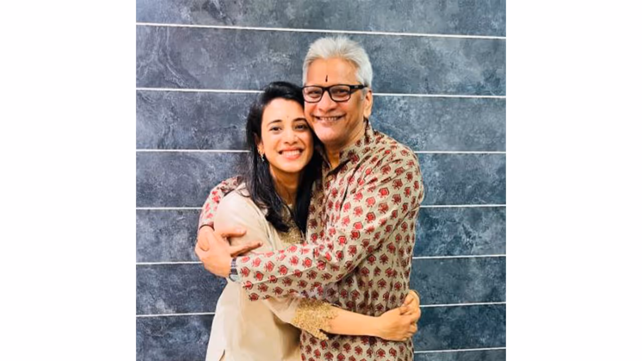 Smriti Mandhana with father (Photo: Instagram/@smriti_mandhana) Smriti Mandhana with father (Photo: Instagram/@smriti_mandhana)
