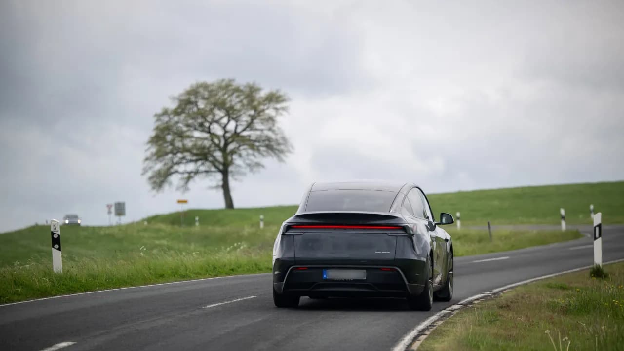 https://stocktwits.com/news articles/markets/equity/tesla s electric doors continue to draw regulatory action nhtsa to devise new federal standards/cZZF52QR7Uo https://stocktwits.com/news articles/markets/equity/tesla s electric doors continue to draw regulatory action nhtsa to devise new federal standards/cZZF52QR7Uo