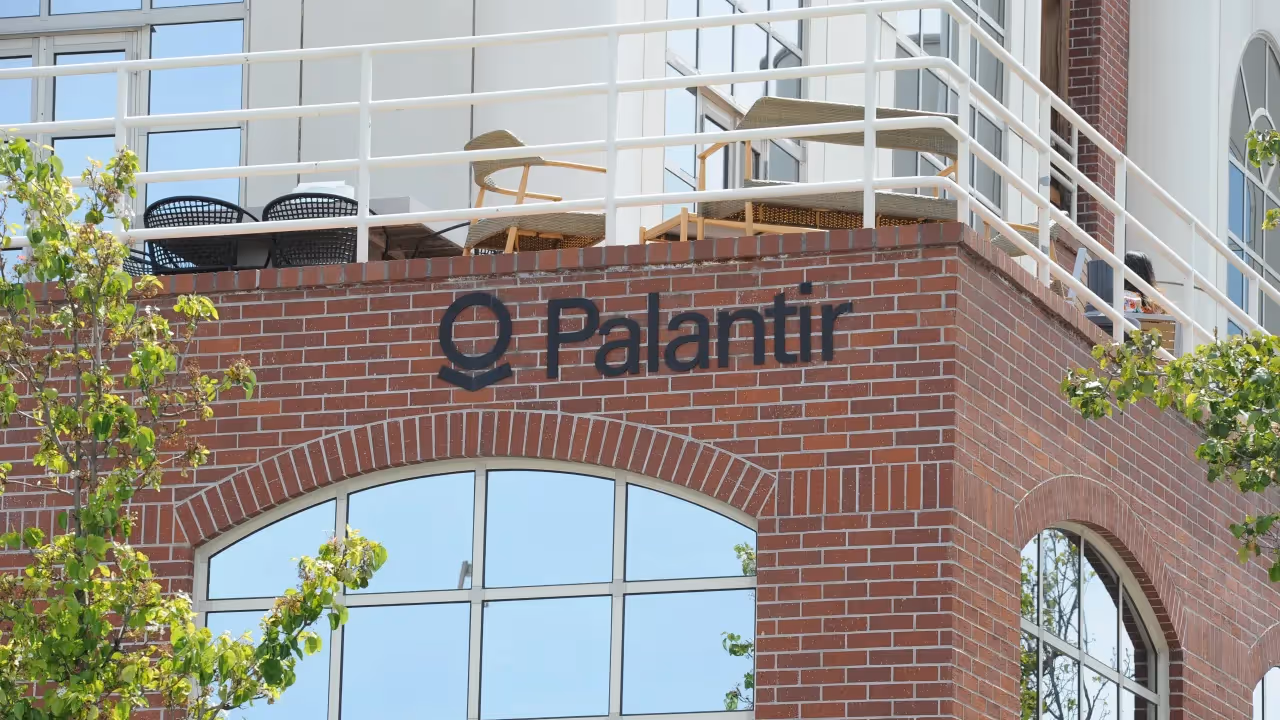 https://stocktwits.com/news articles/markets/equity/palantir stock set to fall again amid valuation worries/chsHqRhRdjc