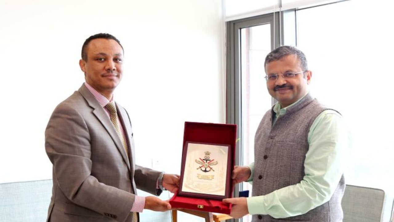 Charge d'Affaires at the Ethiopian Embassy in New Delhi, Nebiyu Tedla, and Joint Secretary in the Ministry of Defence, Amitabh Prasad, during their meeting. (Photo: X/@SpokespersonMoD) Charge d'Affaires at the Ethiopian Embassy in New Delhi, Nebiyu Tedla, and Joint Secretary in the Ministry of Defence, Amitabh Prasad, during their meeting. (Photo: X/@SpokespersonMoD)