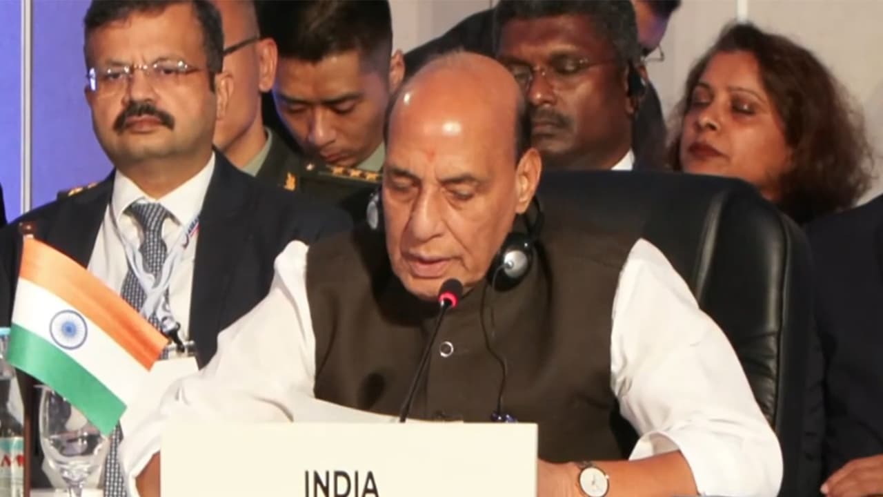 Defence Minister Rajnath Singh in Philippines (Photo/ANI) Defence Minister Rajnath Singh in Philippines (Photo/ANI)