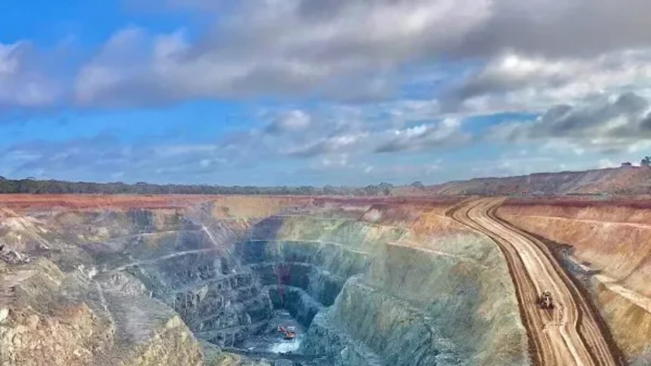 https://stocktwits.com/news-articles/business/others/golden-cross-resources-tsx-v-aux-tapping-into-australia-s-next-great-gold-story/chmEseVRRdI