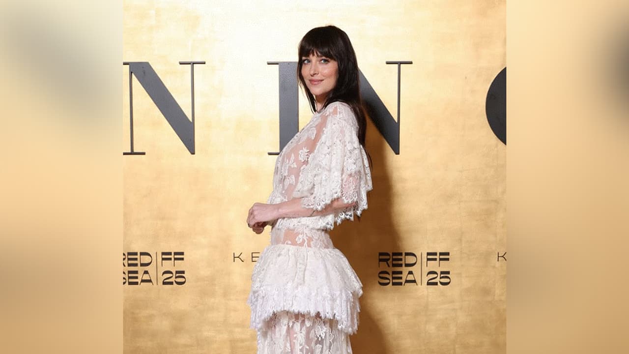  Dakota Johnson (Image source: Instagram/@redseafilm)