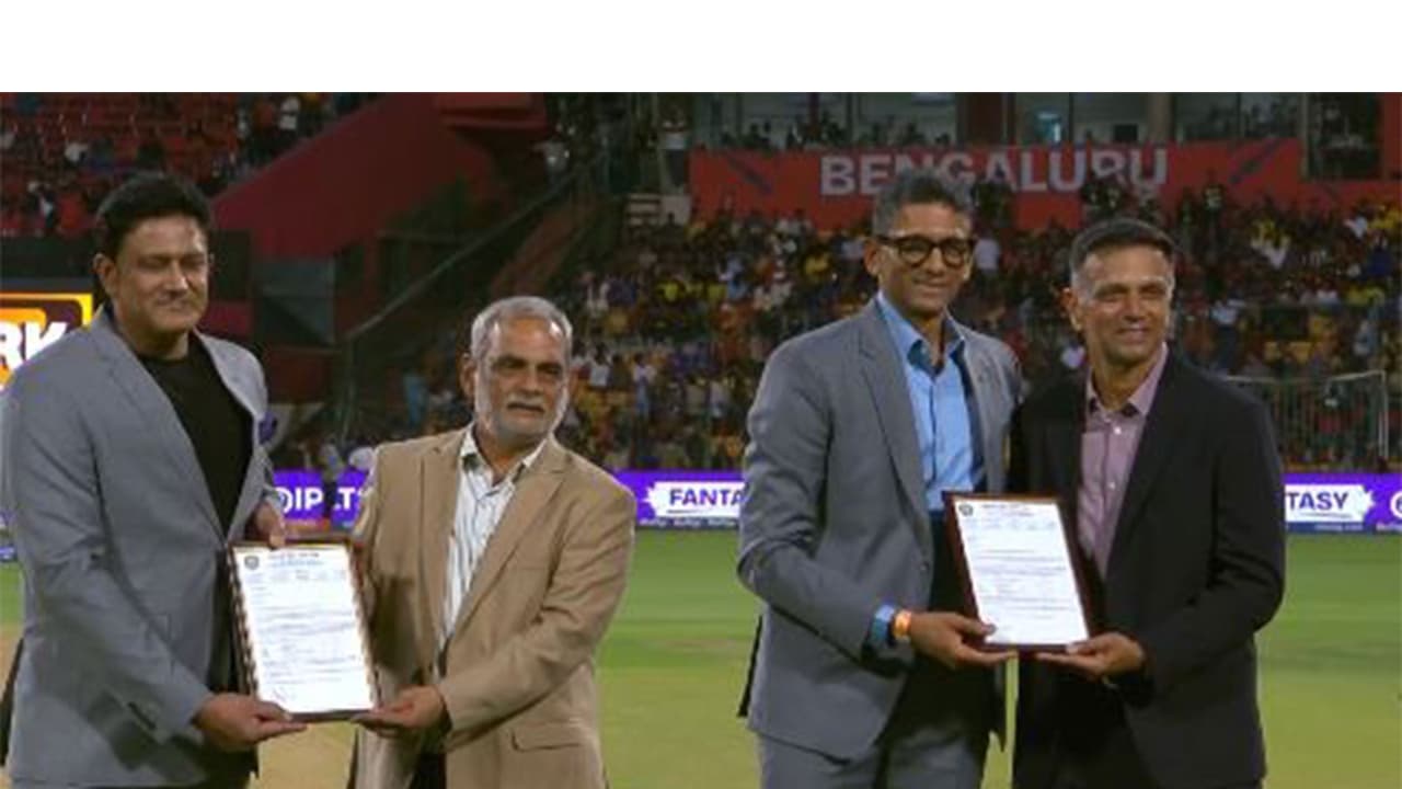 Anil and Rahul getting honoured at Bengaluru. (Photo: @IPL X) Anil and Rahul getting honoured at Bengaluru. (Photo: @IPL X)