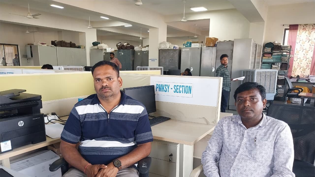 Accused arrested (Photo/X/@TelanganaACB) Accused arrested (Photo/X/@TelanganaACB)