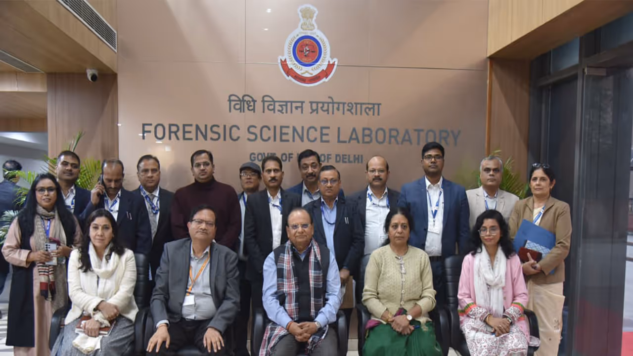 Delhi LG Vinai Kumar Saxena at Forensic Science Laboratory in Rohini (Photo/ANI) Delhi LG Vinai Kumar Saxena at Forensic Science Laboratory in Rohini (Photo/ANI)
