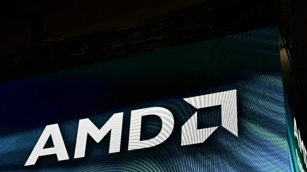 https://stocktwits.com/news articles/markets/equity/amd stock gets price target hike after chipmaker paints rosy outlook on strong ai demand/chr1NpQRdPB https://stocktwits.com/news articles/markets/equity/amd stock gets price target hike after chipmaker paints rosy outlook on strong ai demand/chr1NpQRdPB