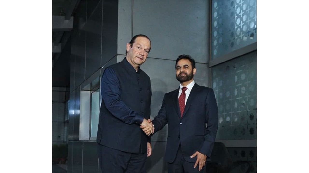 Panama’s Minister for Foreign Affairs Javier Eduardo Martinez Acha Vasquez is welcomed upon his arrival in New Delhi. (Photo: X/@MEAIndia) Panama’s Minister for Foreign Affairs Javier Eduardo Martinez Acha Vasquez is welcomed upon his arrival in New Delhi. (Photo: X/@MEAIndia)