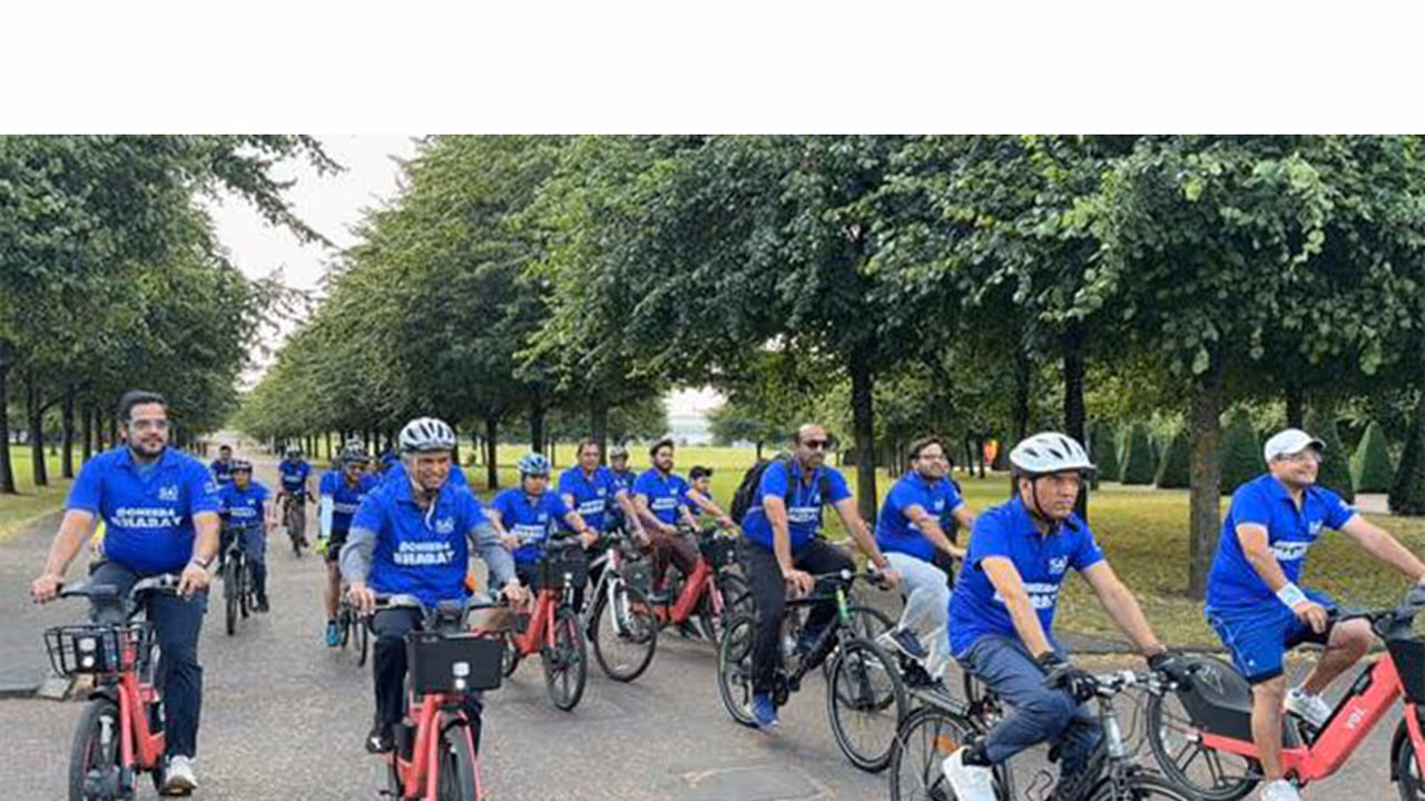 Union Sports Minister Mansukh Mandaviya leads 'Cheer for Bharat' cycling initiative in Glasgow (Photo: PIB) Union Sports Minister Mansukh Mandaviya leads 'Cheer for Bharat' cycling initiative in Glasgow (Photo: PIB)