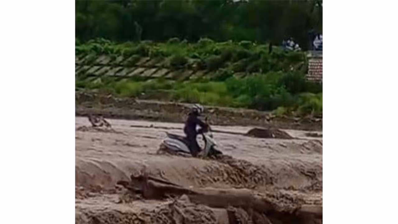 Bin River water level rise (Photo/ANI) Bin River water level rise (Photo/ANI)