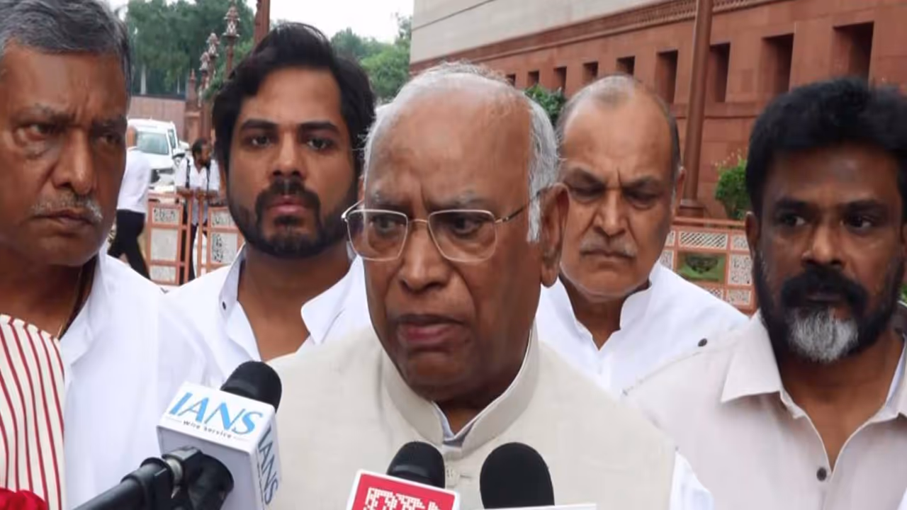 Congress chief Mallikarjun Kharge (Photo/ANI) Congress chief Mallikarjun Kharge (Photo/ANI)